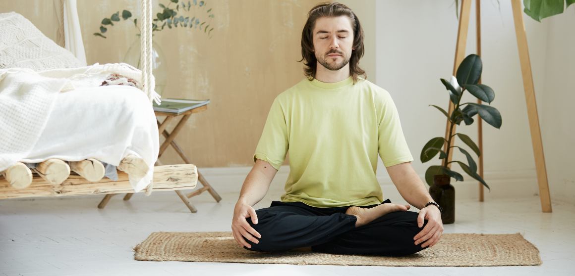 Hur man kopplar om hjärnan genom meditation